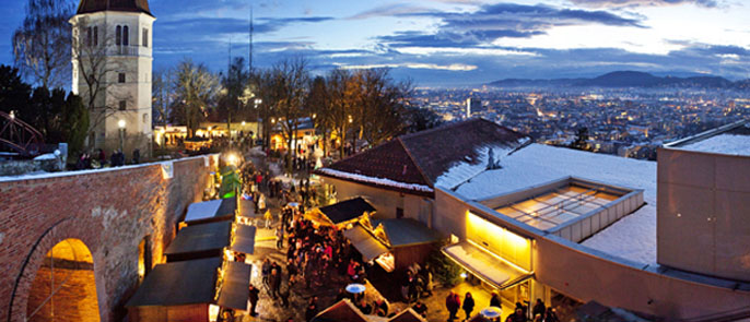 Aufsteirern-Adventmarkt am Schloßberg